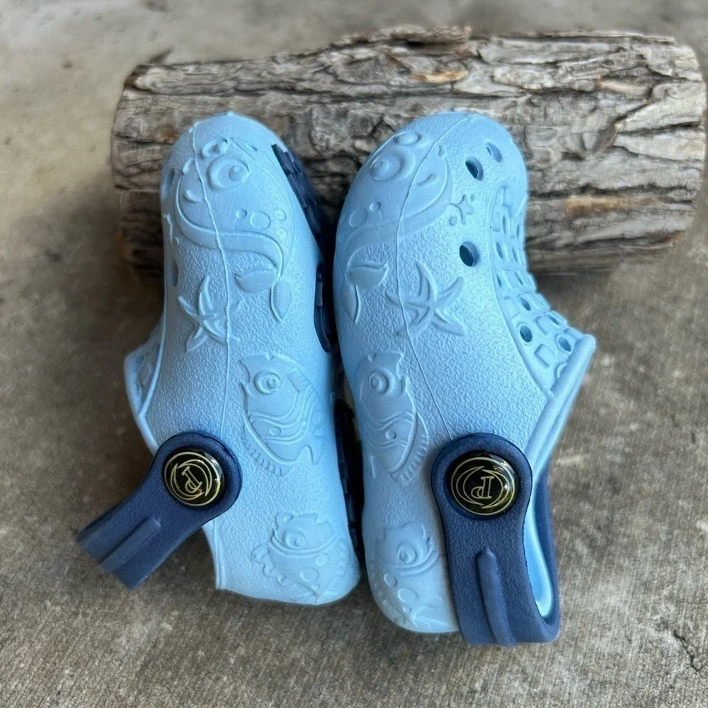 The Children’s Place unisex slip in lightweight baby shoes Sz-6-12‎ months.  G